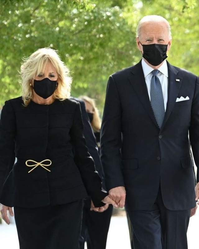 希拉里|三位第一夫人罕同框,米歇尔居C位希拉里变温柔,吉尔打扮不得体