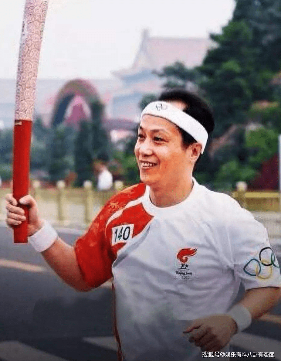 原创罗京48岁去世葬礼现场李瑞英表情痛苦妻子改嫁儿子留学美国