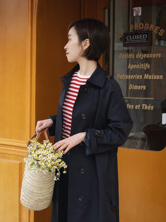 显得|终于明白小个子的“穿搭精髓”，印花上衣搭配牛仔裤，显高显瘦