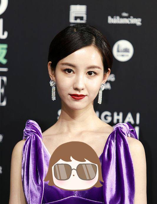 服装|陈都灵虽然还不到30岁,打扮的就挺成熟的了,看无修图还挺高级的