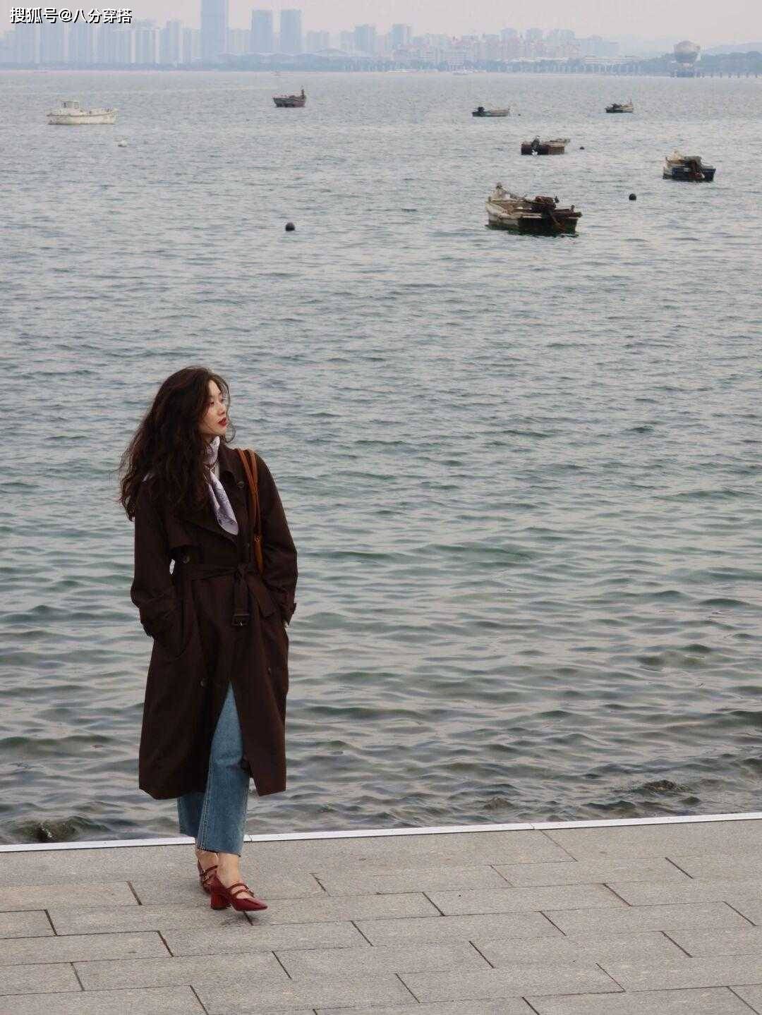 颜色|秋季穿“风衣”不要乱搭，这些穿搭日常实用又显气质，美得高级