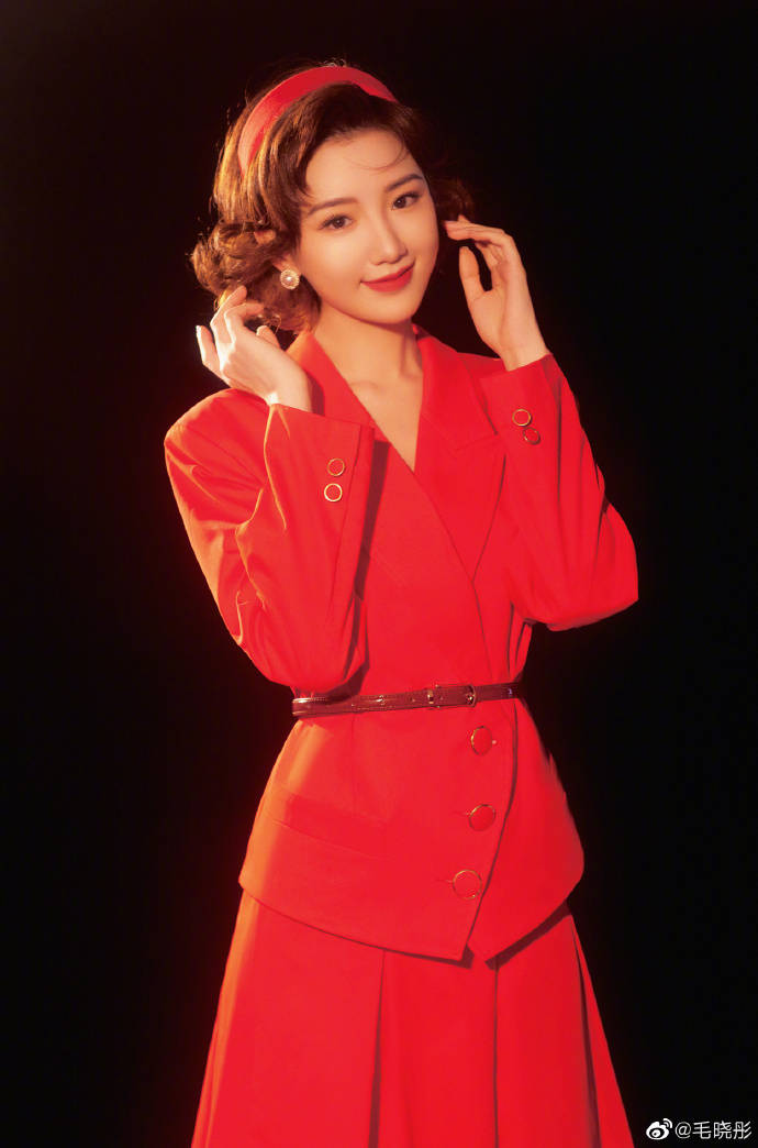 念高中|毛晓彤的复古风穿搭，行走的时尚风，说不定你也适合