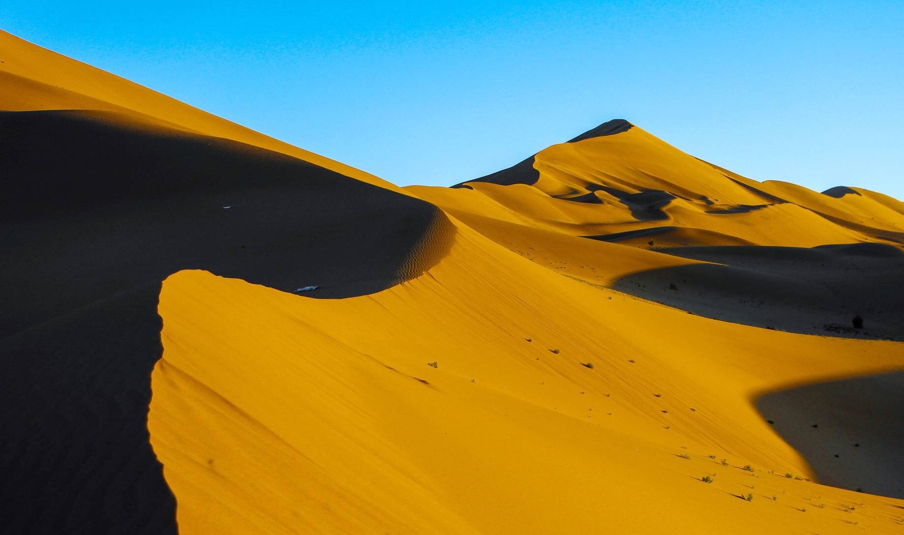 约会沙漠之夜：自驾游库布齐沙漠，看最美夜空和罕见的沙漠雷暴