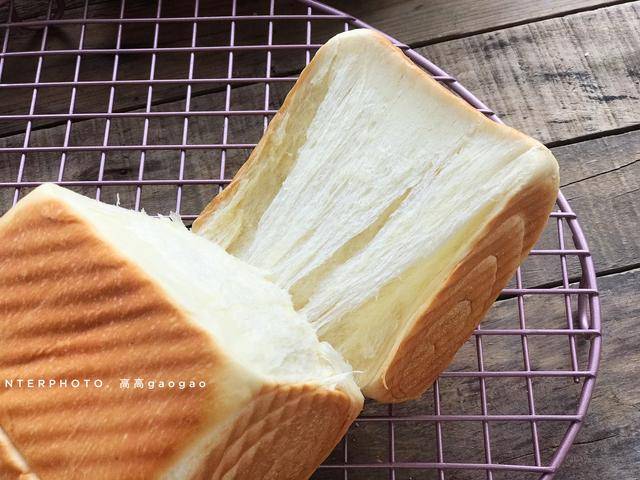 进行|只需一次发酵的吐司，操作省时，组织细腻松软拉丝，放三天也不硬