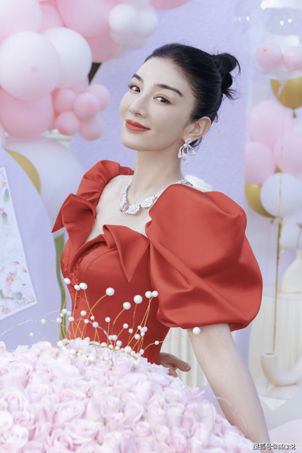 女儿|黄奕44岁生日和女儿穿亲子裙合影，感慨：最好的年龄不是18而是当下