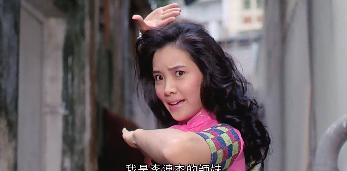 可以说是离开香港之后,刘玉婷才让人发现她另一面的美,可以温柔娴静