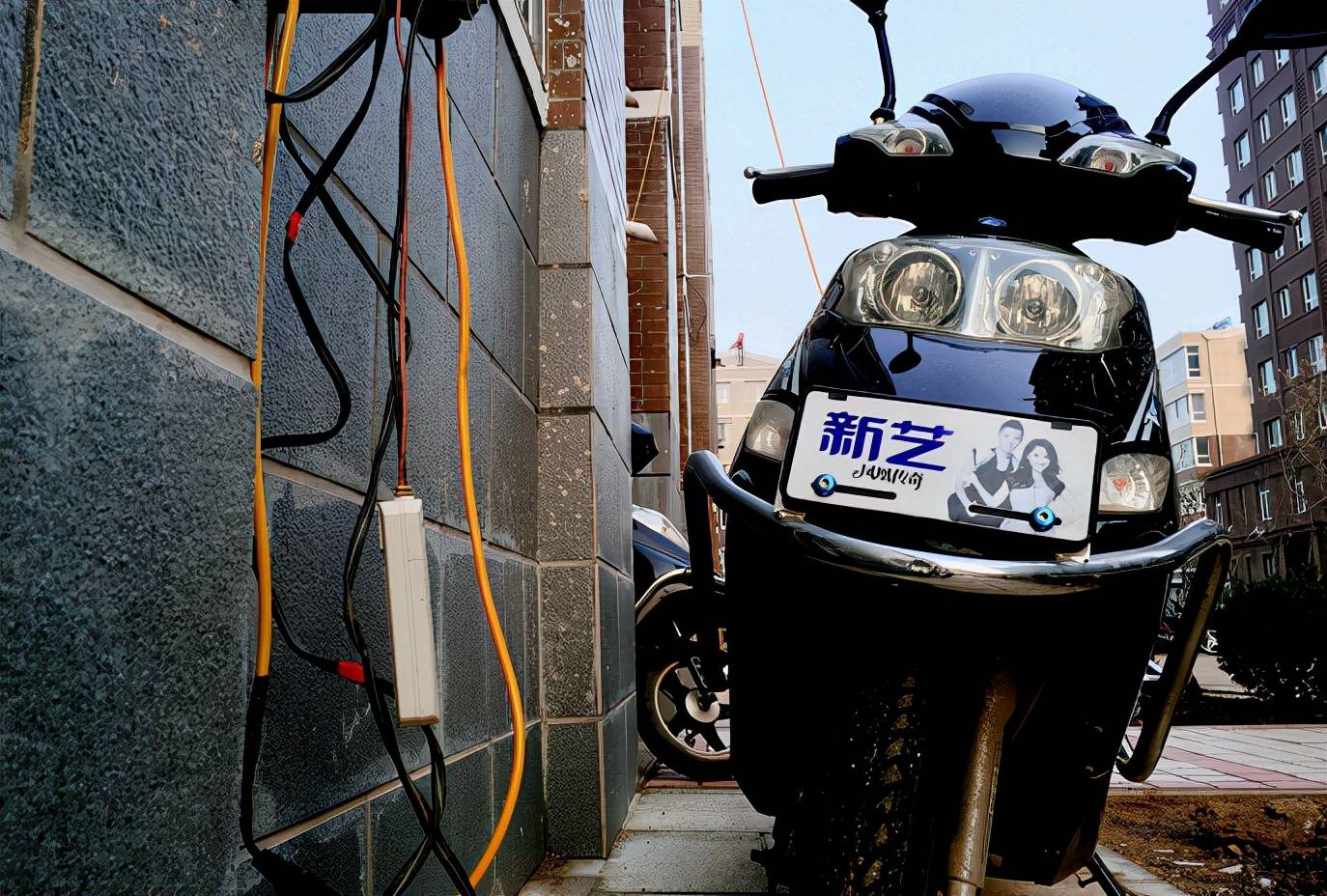 电动车充电方式为车载式 3e1bc68b3f0846159b54c2683bdf9d81.jpeg