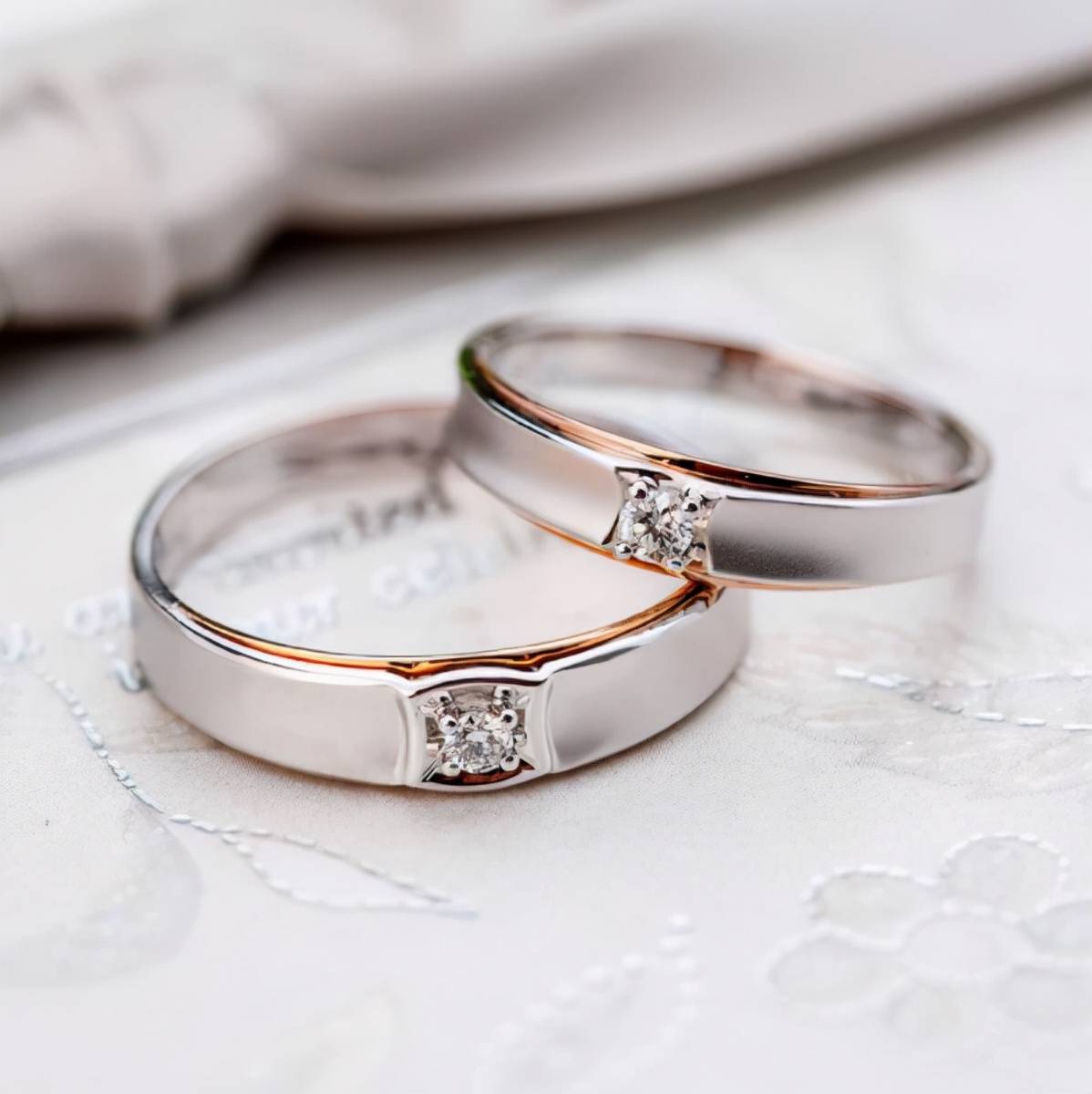 结婚对戒,选择什么材质的好呢?