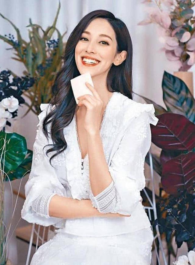 生日快乐!陈凯琳29岁生日晒大肚写真照,被闺蜜赞是"最靓孕妇"