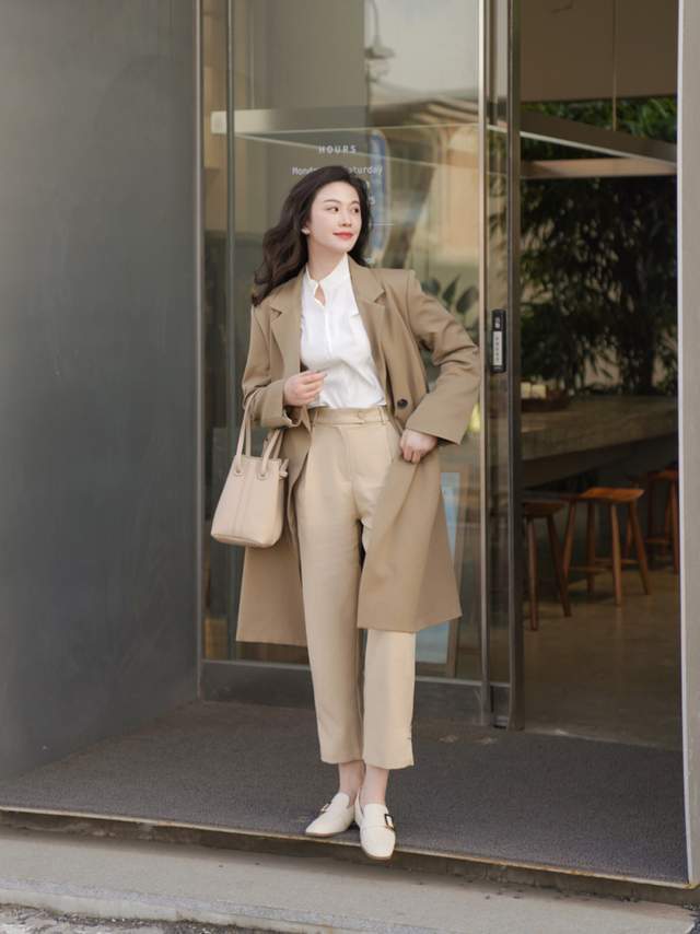 大衣|穿上秋天的第一件大衣，搭配牛仔裤更实在，保暖又时尚，好美