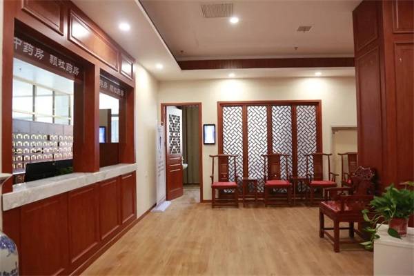 设有智慧养老服务平台,综合康复大厅,中医特色治疗区等功能区,可为