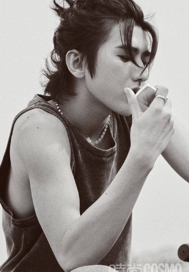 作为一个|蔡徐坤全新杂志曝光，首次挑战硬汉风格，这个风格hold住了吗