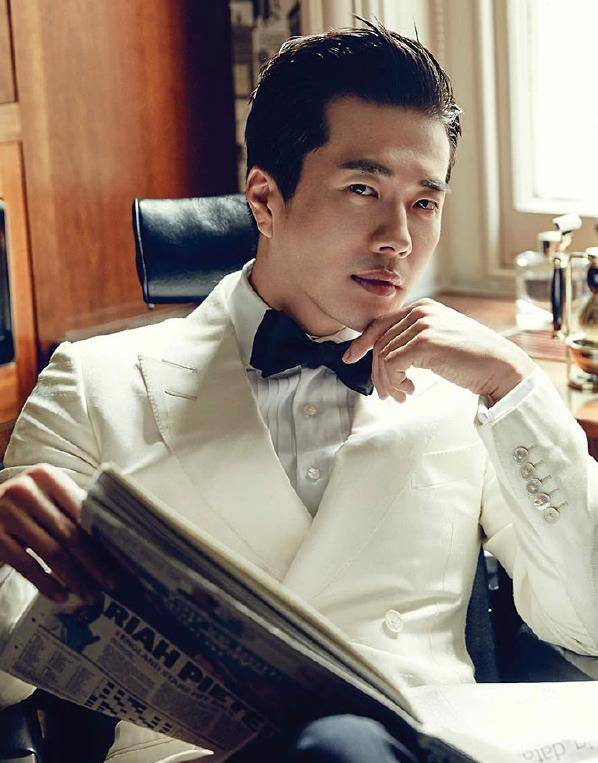 车诚俊全家福曝光结婚12年恩爱如初一双儿女颜值高