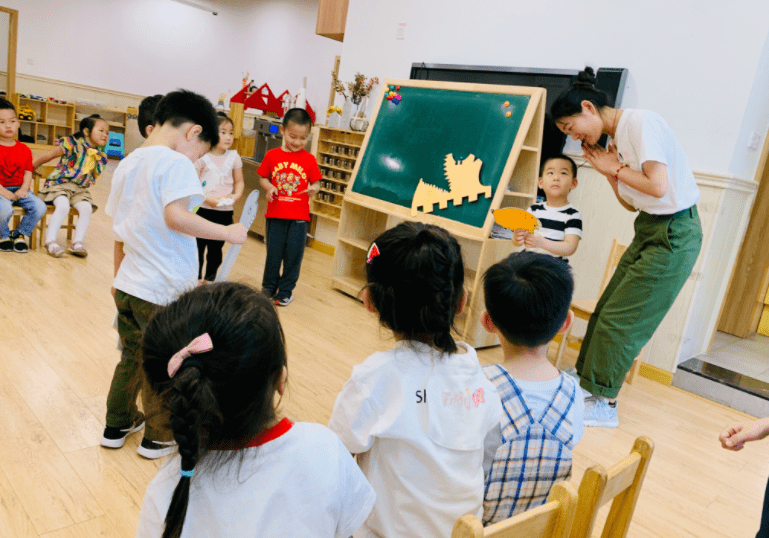 家长|多所幼儿园招生遇冷，即使降价也“一孩难求”，开放二胎未见效？