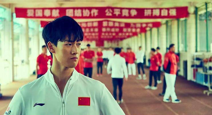 崩溃|郑恺为《超越》胖了40斤，成人的崩溃从发福开始？真实感人