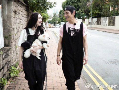 郭碧婷|郭碧婷向佐拍写真，小两口甜蜜十足，在时尚的道路上诠释自我魅力