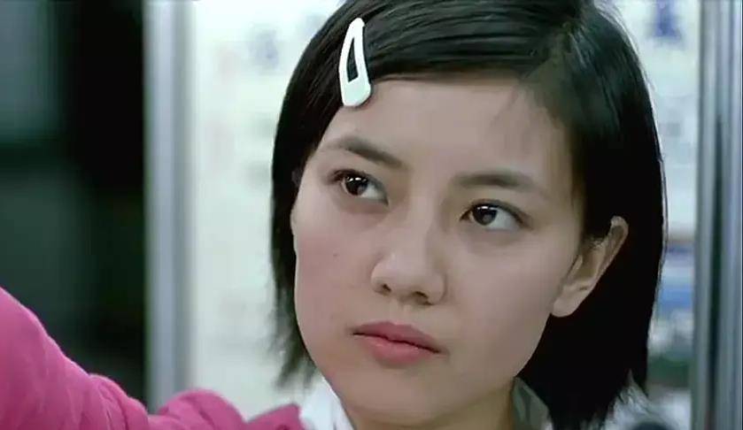 梁小冰|“苦瓜脸”的女星，这几个特征都很明显，拉低颜值低容易显老