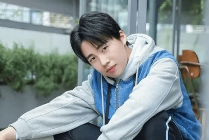 电影|成龙新电影开机，与郭麒麟刘浩存梦幻联动，致敬龙虎武师