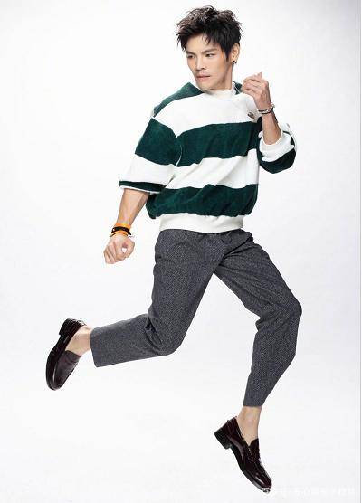 郭碧婷|郭碧婷向佐拍写真，小两口甜蜜十足，在时尚的道路上诠释自我魅力