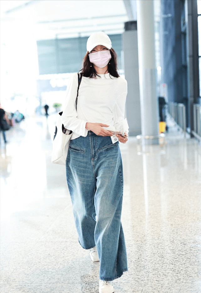 恋情|雎晓雯金大川默认恋情，黑白穿搭简约随性，超模的气质真不一般