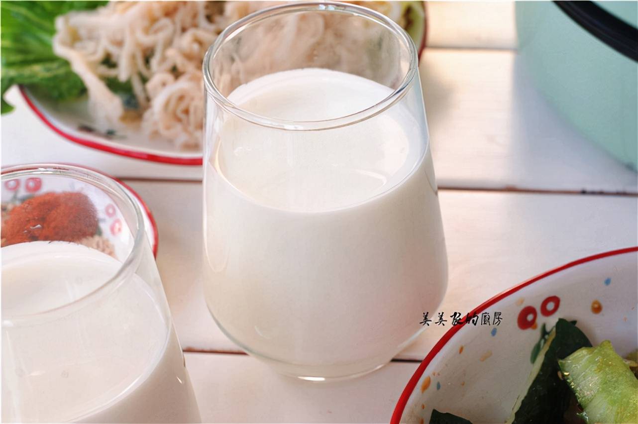 酸奶配什么吃 ed082701aa9e4b9c9d0a210fb36e0b4f.jpeg