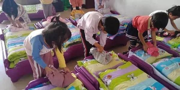 说法|幼儿园午休“问题多”,一张照片引发争议,家长纷纷讨要说法