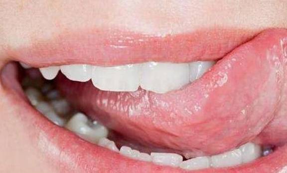 降低|血糖高，脸先知，多吃三菜，常饮三水，多按三穴，可平稳血糖！