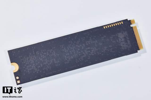 主控|江波龙 FORESEE XP1000 1TB SSD 体验：主流性能，超低发热