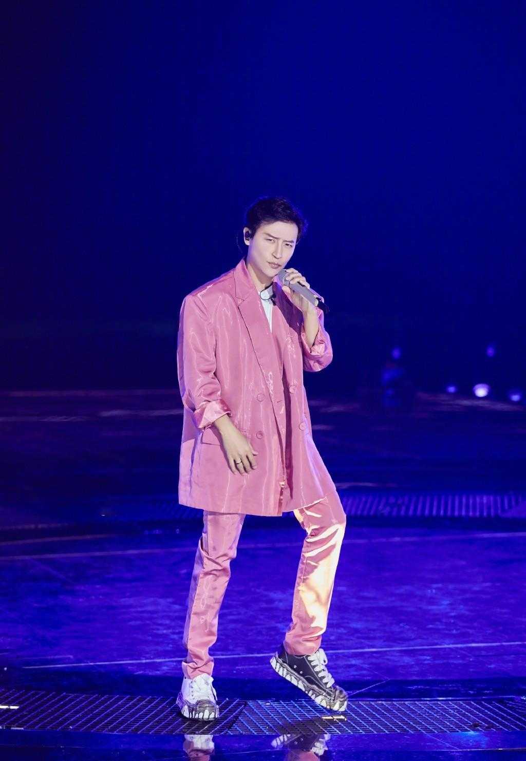 通身|陈志朋暴瘦20斤帅爆了，穿粉色西装像90后，油腻大叔变小鲜肉