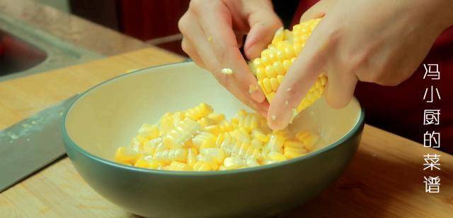 做法|懒人早餐，1根玉米1个鸡蛋简单一搅，金黄酥脆，大人小孩都爱吃