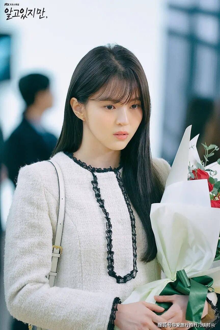 颜色|跟着韩剧《无法抗拒的他》学穿搭，韩素希的时尚减龄穿搭大合集