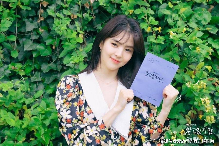 颜色|跟着韩剧《无法抗拒的他》学穿搭，韩素希的时尚减龄穿搭大合集