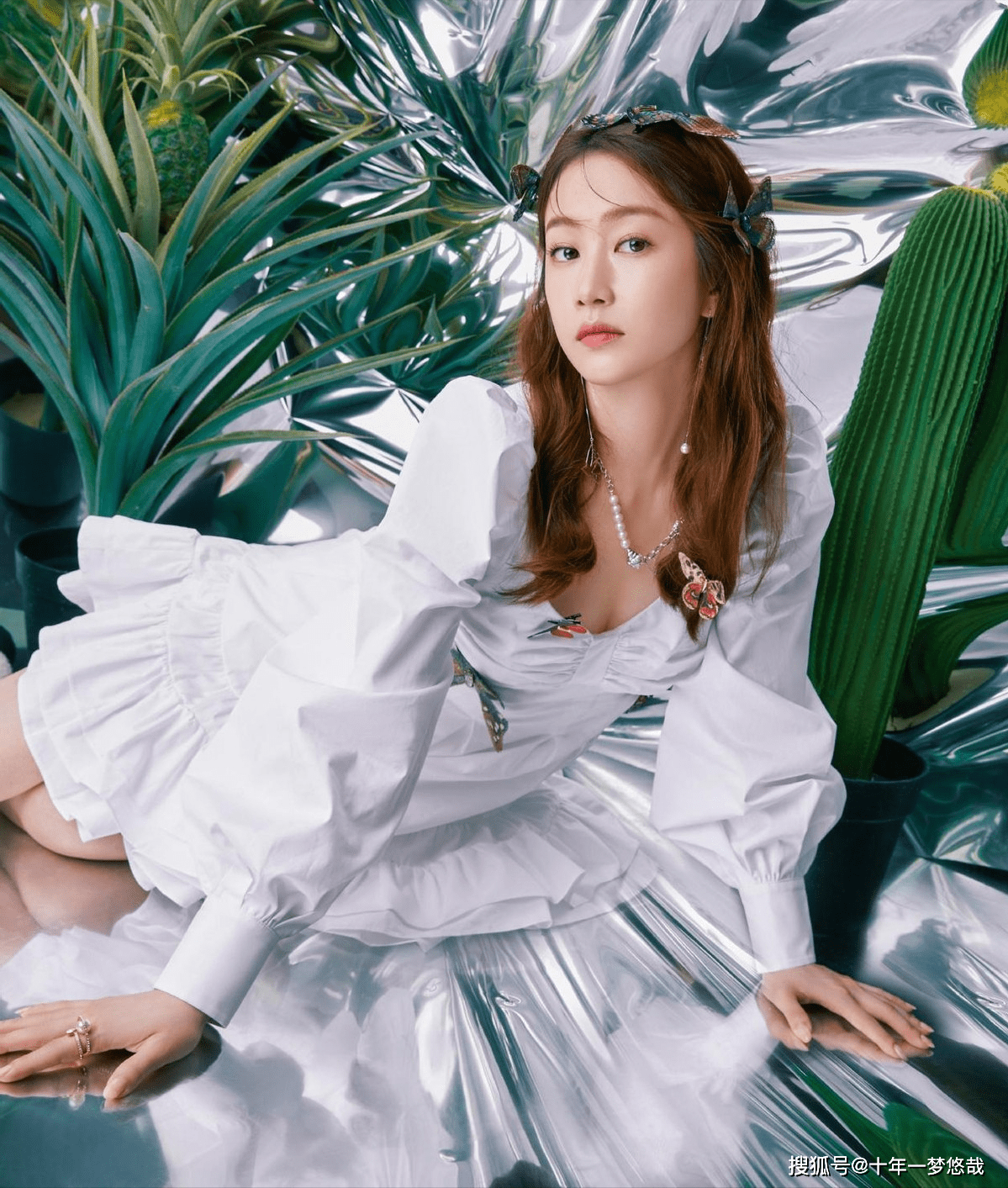 灵气|严莉莉扮演者长大了，穿改良版旗袍太有灵气，看着好甜啊