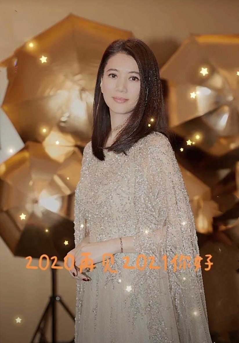 身材|袁咏仪认真打扮惊艳了！一袭亮片裙优雅气质，张智霖白西装帅爆