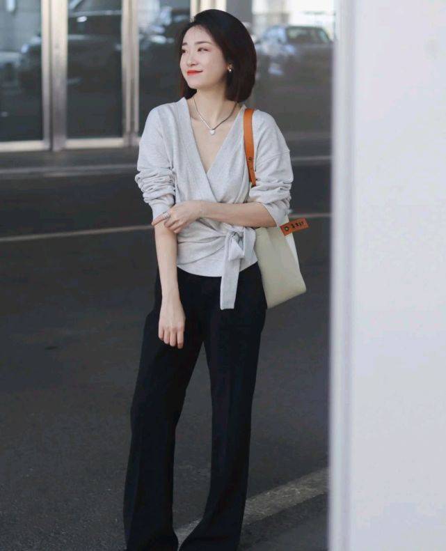 黑色|简洁大方的秋装是首选，简单又好穿，舒适感满分