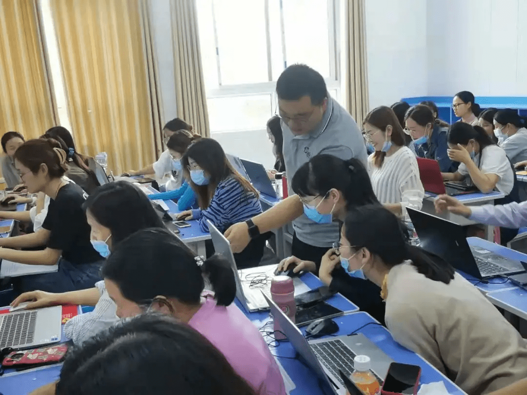 课堂|林肯国际学校开启混合式学习探索，十二学系统推动信息化课改落地