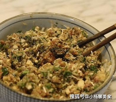 做法|金针菇这样做，好吃不塞牙，做法简单，全家人都喜欢！
