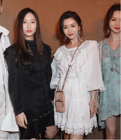 颜色|终于体会到文咏珊的美了，就算与南韩颜值女星同框，也美得很惊艳