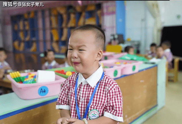 带着|孩子刚上幼儿园不哭不闹，宝妈没得意多久，就把孩子领回了家