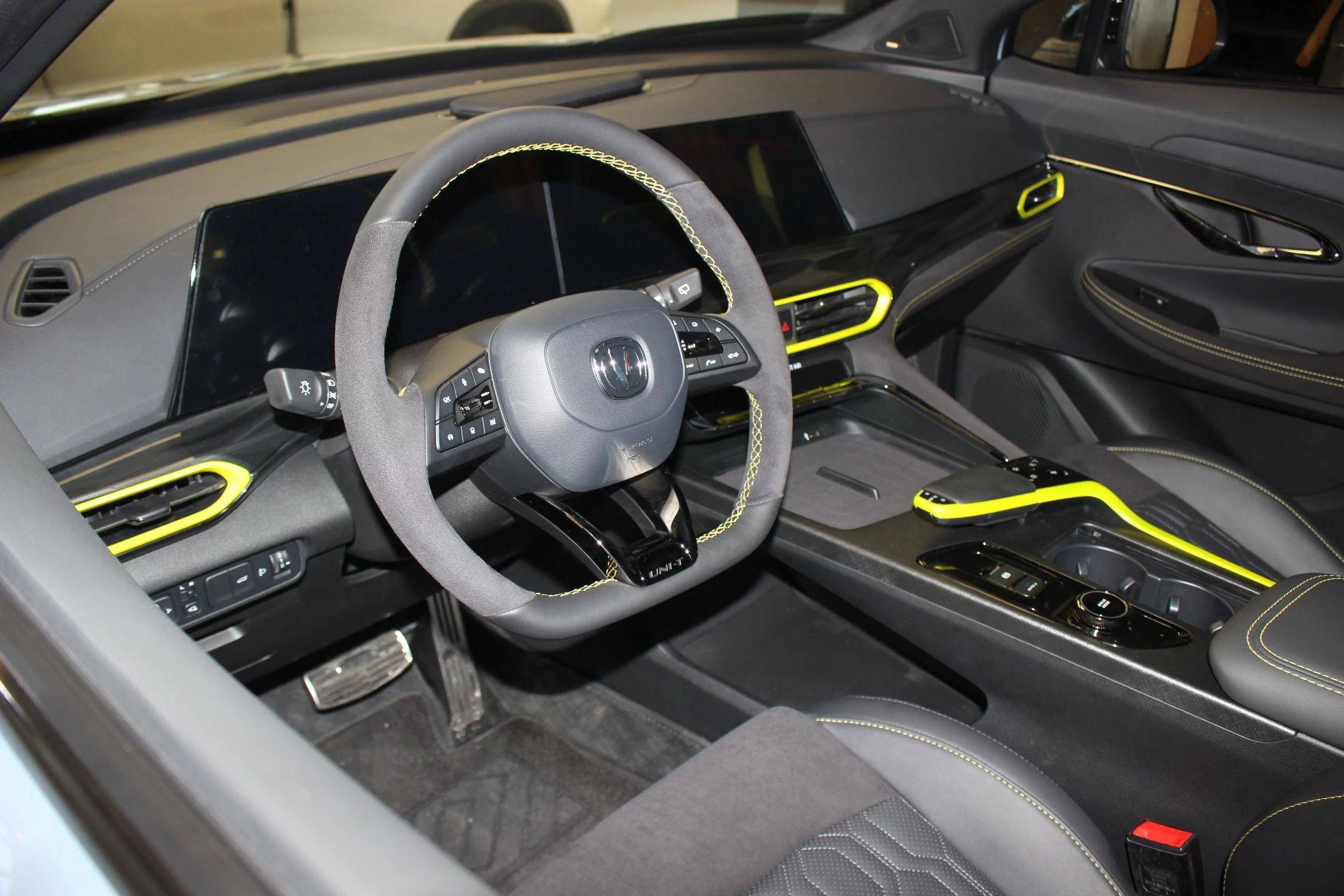 2022款长安unit运动版到店外观高级15t爆发力足内饰大方