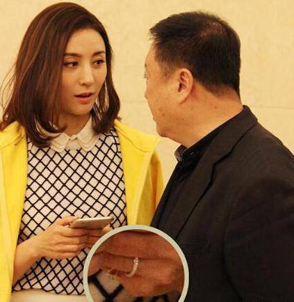 萧承煦|失婚女人邬倩倩:年老色衰去整容?膝下无子,抚养侄女抱团取暖