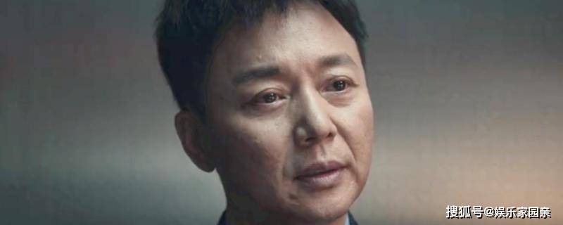 何勇在这部剧中穿着警服的时候不多,剧中有几个镜头能够看到他的警号