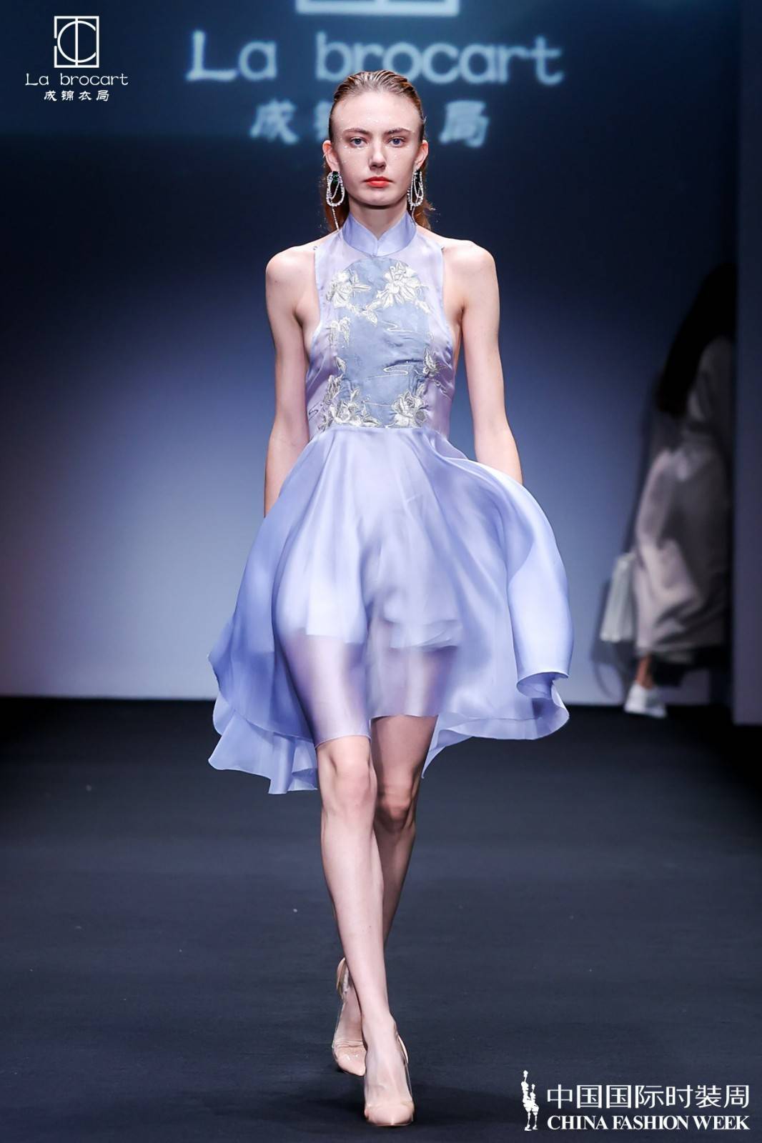 色彩|关于成锦衣局的《回眸游园会》，你应该知道的三件事