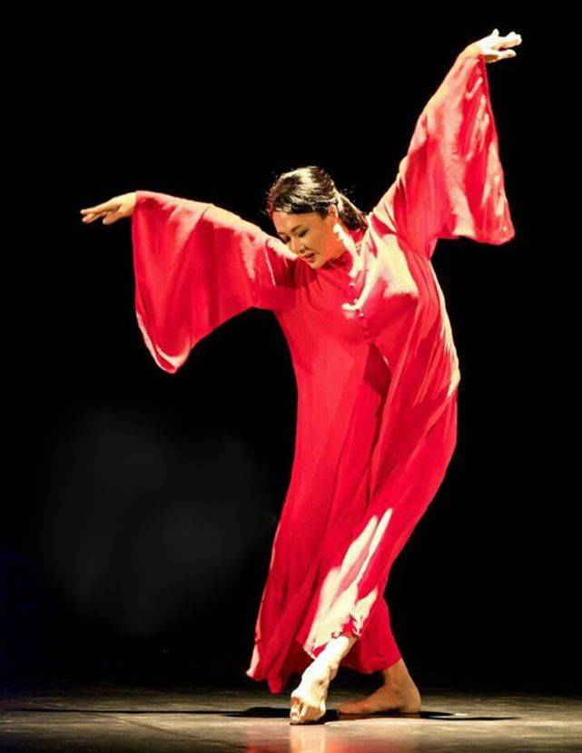 因为|23岁娶妻，28岁变性，38岁带养子嫁人，金星的人生到底有多传奇？