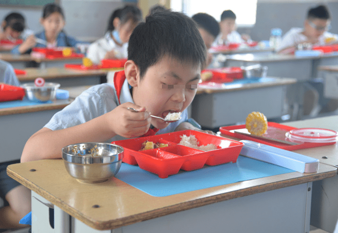 物质|家长常给孩子做的“无效早餐”,不顶饿、没营养,每道都很经典