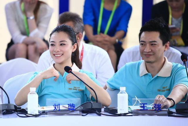 身材|刘璇再上热搜竟因怀孕挺着大肚子，还敢玩倒立，这身材也是绝了