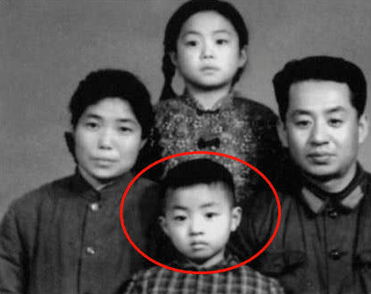 因为|23岁娶妻，28岁变性，38岁带养子嫁人，金星的人生到底有多传奇？