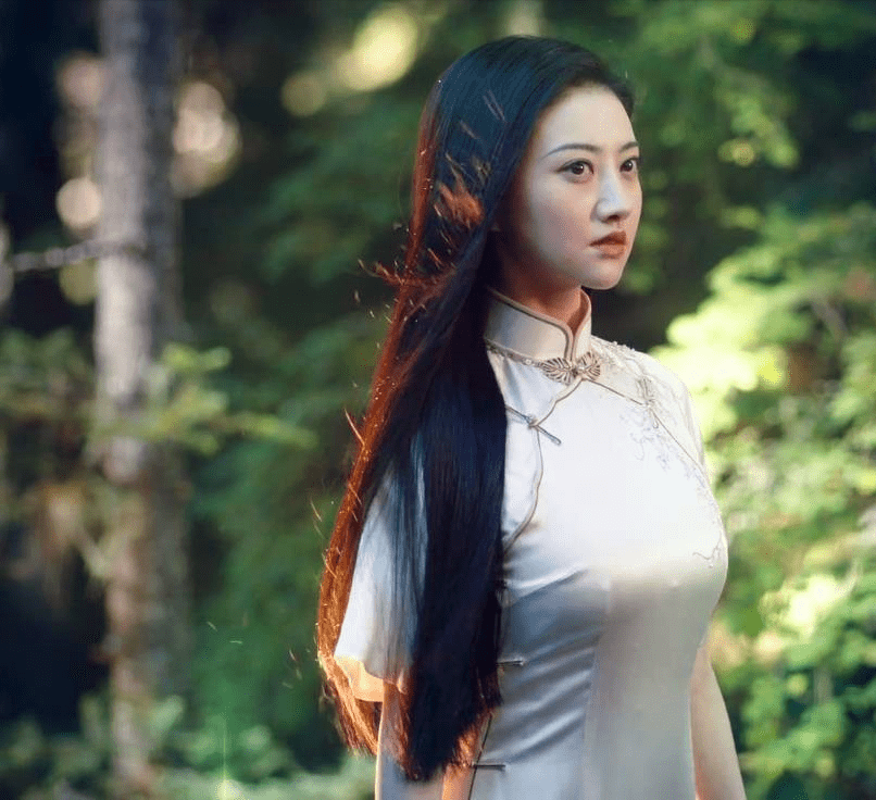 景甜|《司藤》里景甜身材那么好,你敢信她其实穿了五层衣服在里面吗?