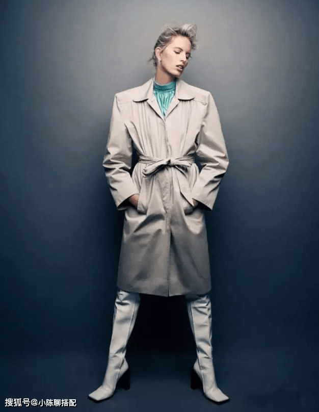 浅棕色|气质出众的女人,选风衣时别只穿卡其色,这样搭配更温柔显高级
