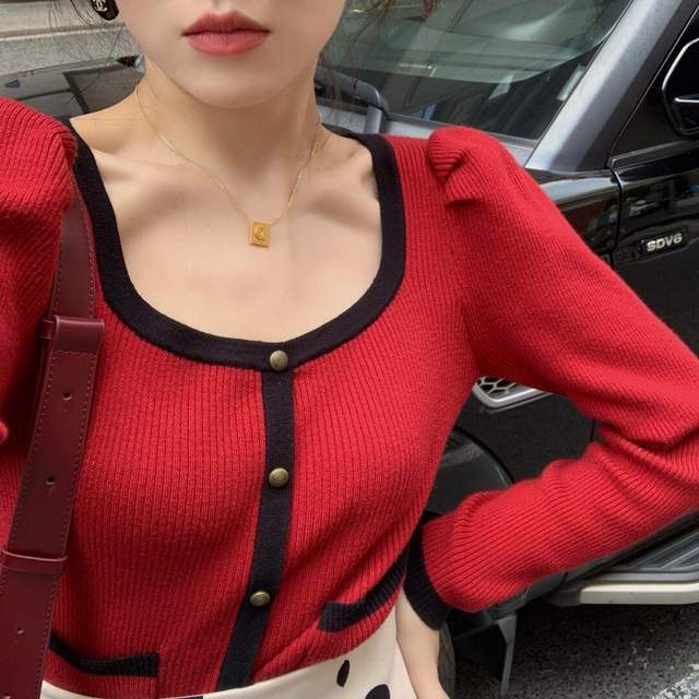 下半身|秋季小个子怎么穿才显高?红色u领上衣+淡黄色波点裙,气质又性感